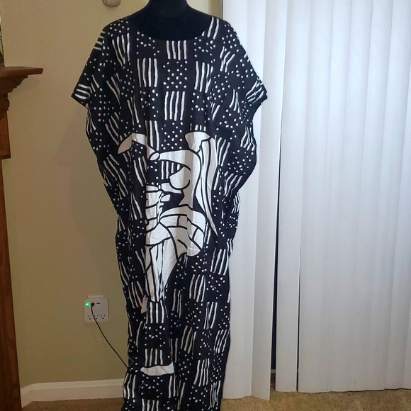 Mud Print Kaftans - Picture 2 of 3